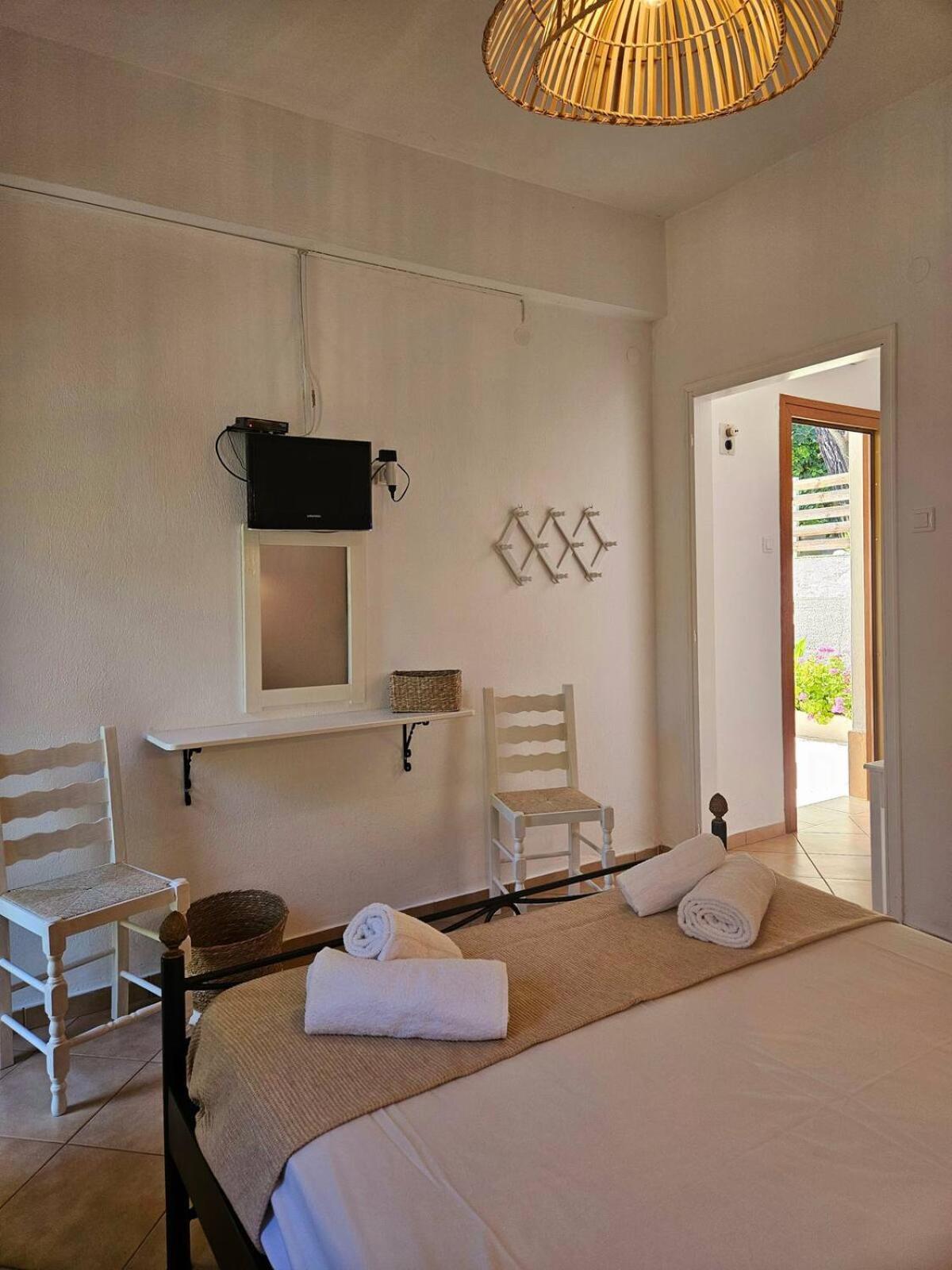 The Pine Trees Aparthotel Agnontas Exterior photo
