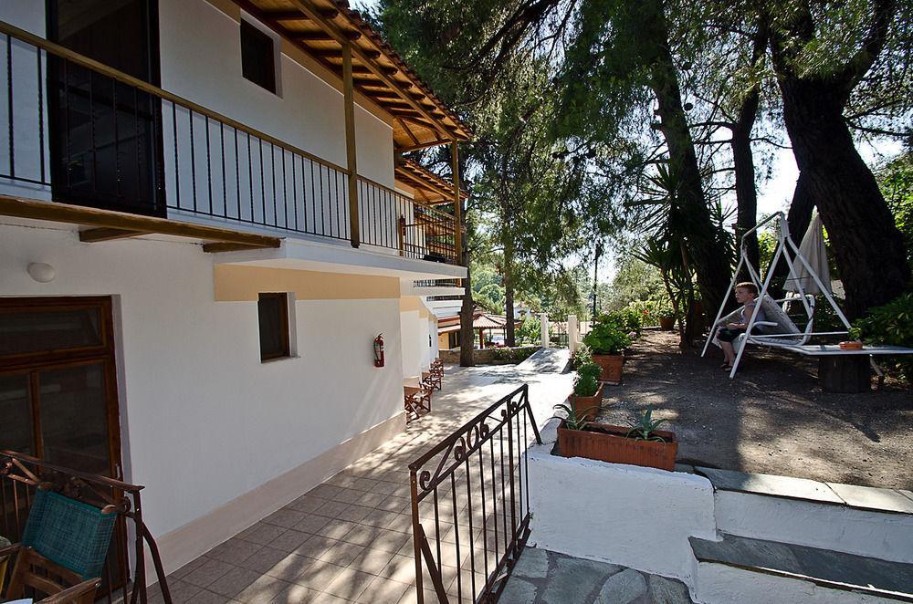 The Pine Trees Aparthotel Agnontas Exterior photo